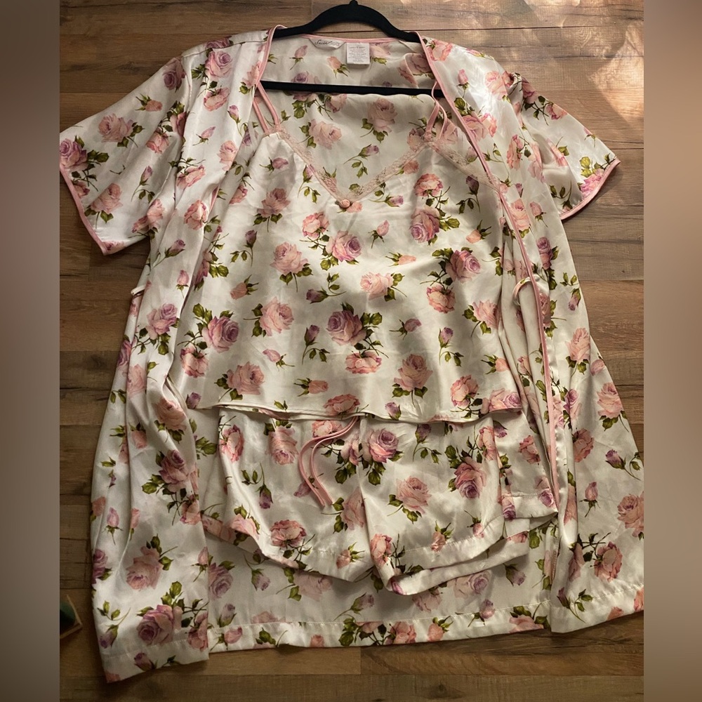 Secret Treasures Cream and Pink Rose Pajama Set